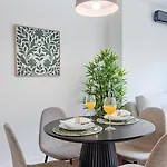 Patio Retreat | Urban Flats Apartamento Oporto