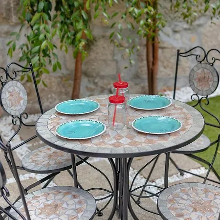 Patio Retreat | Urban Flats Porto