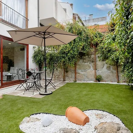 Patio Retreat | Urban Flats Daire *