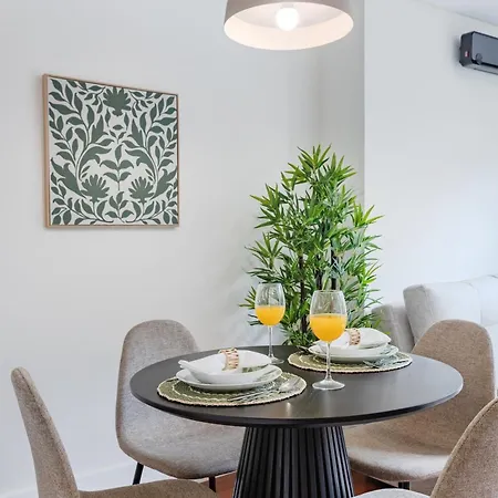 Patio Retreat | Urban Flats شقة بورتو