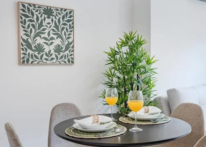 Patio Retreat | Urban Flats Daire Porto