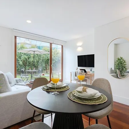דירה Patio Retreat | Urban Flats