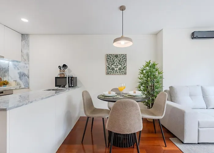 Patio Retreat | Urban Flats 아파트