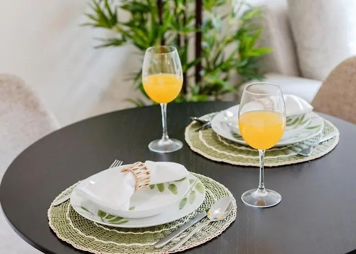 Patio Retreat | Urban Flats 아파트